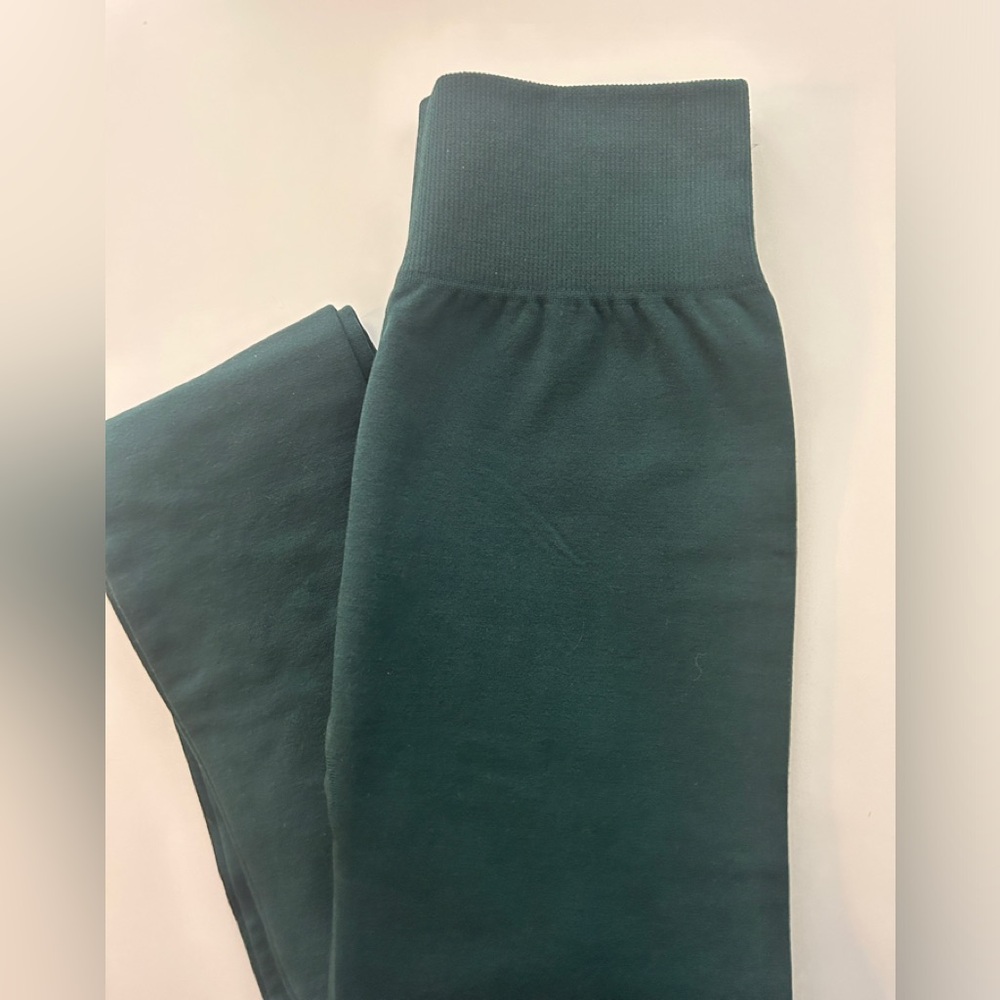 Zenana Outfitters Leggings Size L/XL NWOT Green